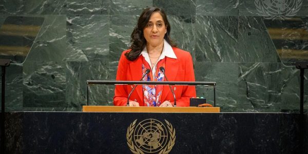 Face aux défis mondiaux, le Canada «ne se repliera pas sur lui-même», affirme Anita Anand