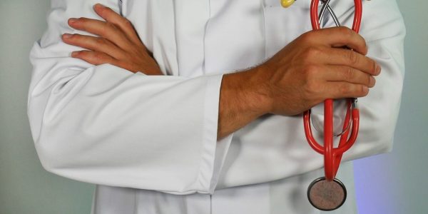 Le gouvernement propose la médiation aux médecins
