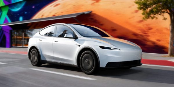 Tesla annonce des versions moins chères de deux de ses voitures électriques 