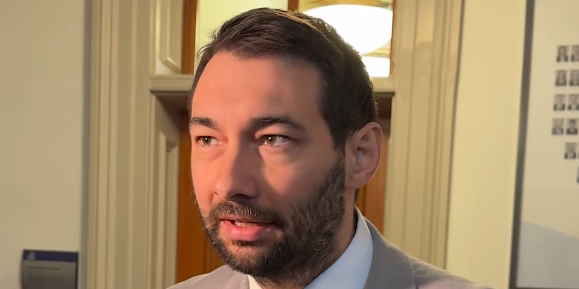 Québec solidaire demande au gouvernement de renouveler le financement de son plan contre l’itinérance