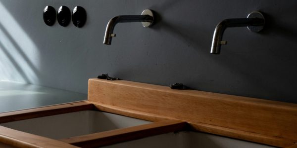 L’augmentation des droits de douane sur les meubles en bois est repoussée 