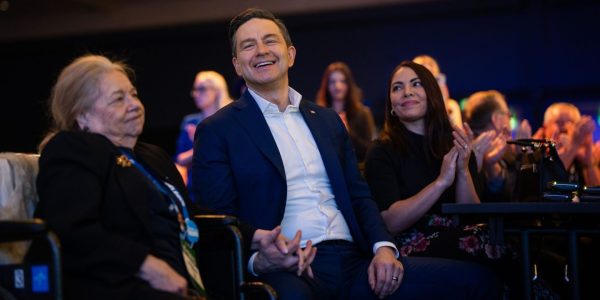 Pierre Poilievre a toujours la confiance des militants conservateurs 