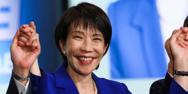 Au Japon, la première ministre devrait largement remporter son pari électoral 